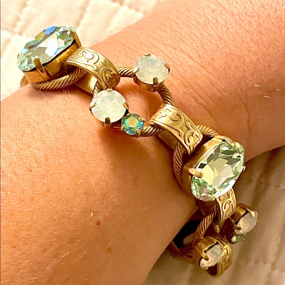 Very unique LaVie Bracelet. Absolutely stunning. Never worn. BNWOT.